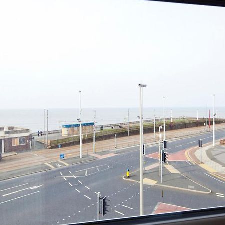Queens Mansions: Empress Suite Blackpool Bagian luar foto