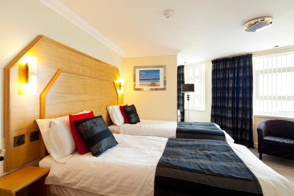 Queens Mansions: Empress Suite Blackpool Bagian luar foto