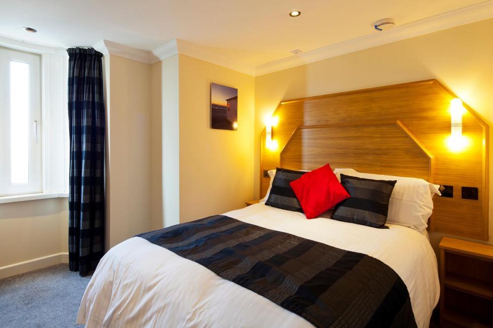 Queens Mansions: Empress Suite Blackpool Bagian luar foto